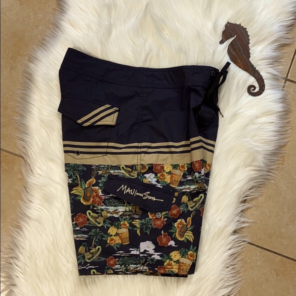 Maui and Sons men’s board shorts size 30